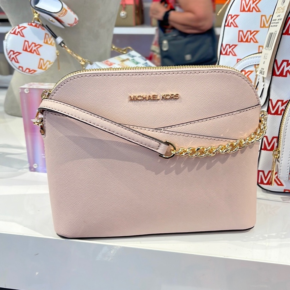 MICHAEL KORS
Jet Set Travel Medium Dome Crossbody Bag
Powder Blush 
NWT - Picture 15 of 16